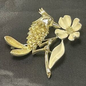 Vintage signed Unser hummingbird & flower brooch. Silver tone & white enamel.